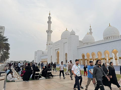 People gather in large numbers for iftar at Sheikh Zayed Grand Mosque, highlighting the UAE’s tradition of hospitality and community during Ramadan.