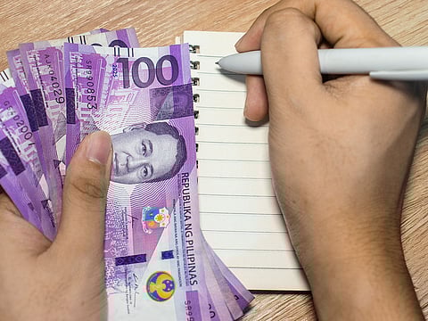 Against the US dollar, the peso remained under strain, trading at 60.73. 