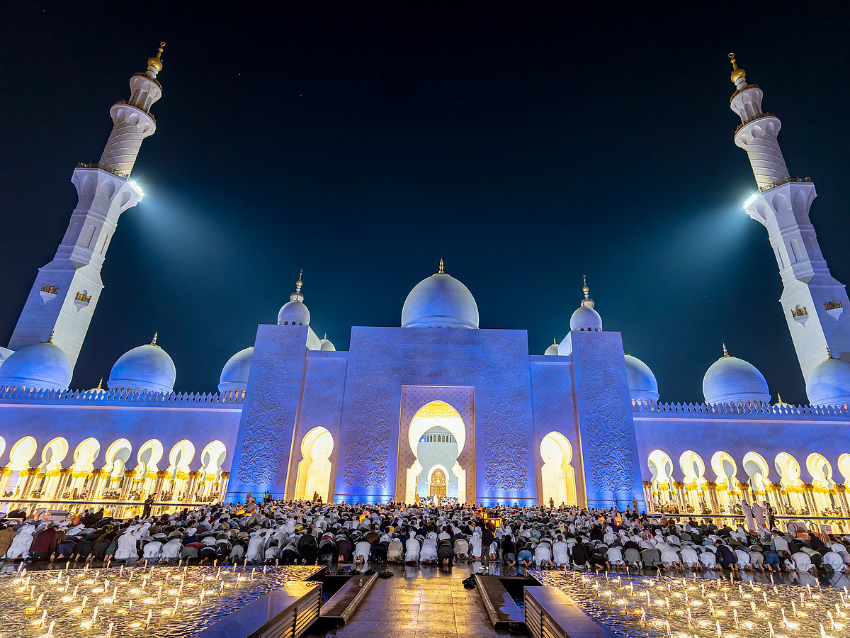 The Sheikh Zayed Grand Mosque Center welcomed over 183,870 visitors to its mosques on the 26th and 27th nights of Ramadan.