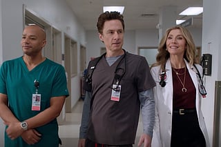 Zach Braff (J.D.), Donald Faison (Turk), and Sarah Chalke (Elliot) in the show. 