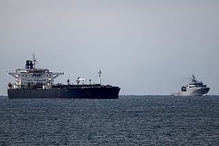 The oil tanker "Deyna" near the port of Marseille-Fos on Mars 23, 2026.