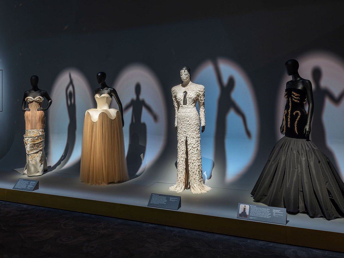 Schiaparelli: Fashion becomes art at the V&A