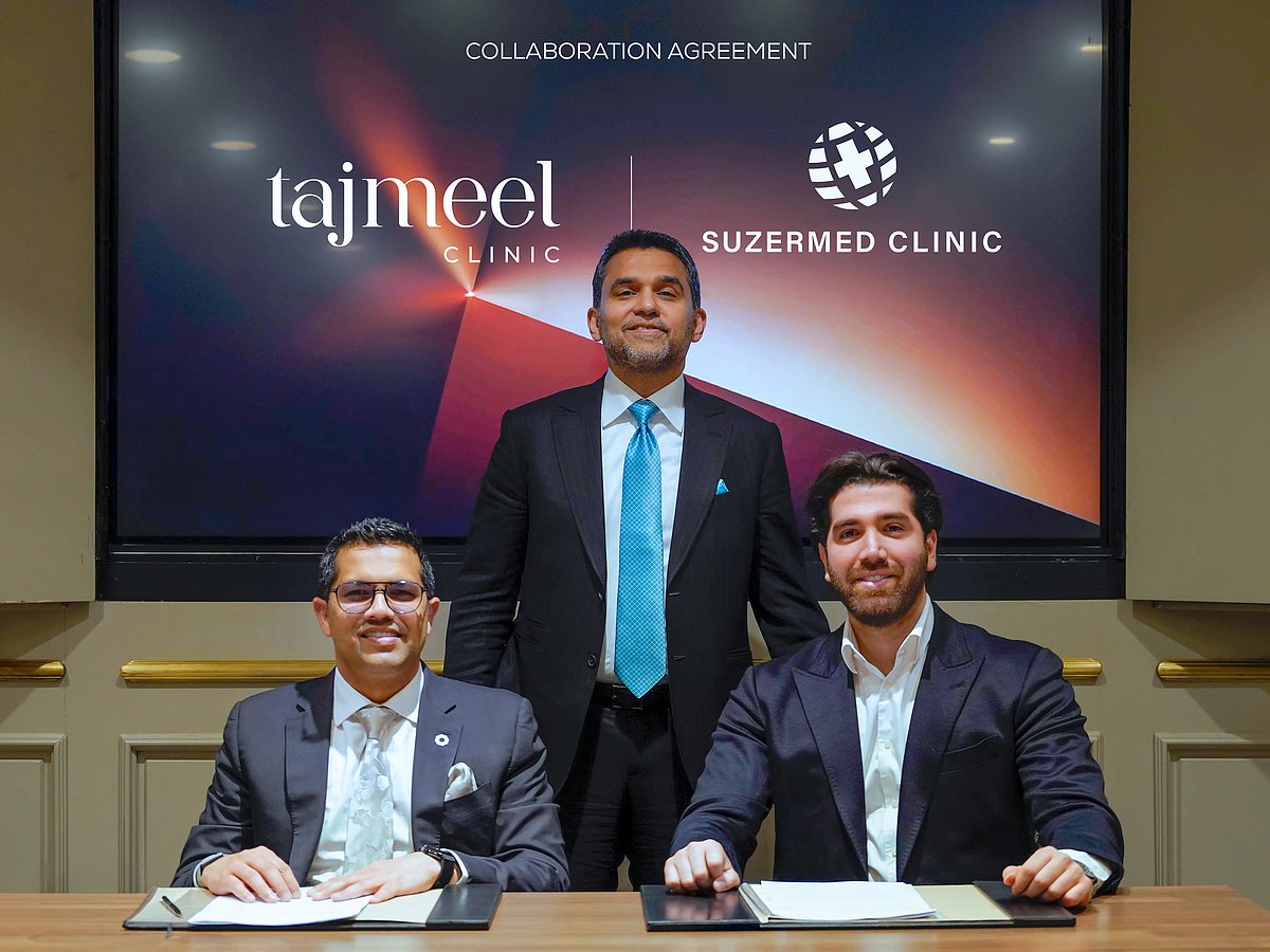 Safeer Ahamed and Hasan Süzer signing the collaboration agreement in Istanbul in the presence of Dr Shamsheer Vayalil