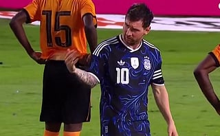 A true captain indeed: Messi chooses team over record again