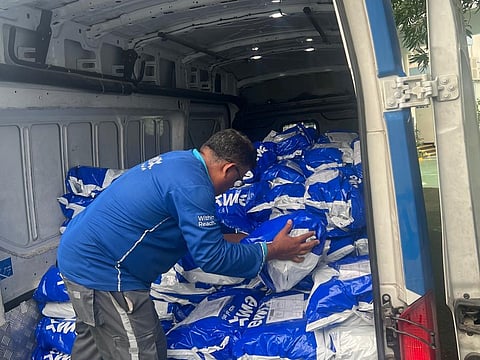 A courier service arranged by Leams Education handles the homedelivery of books and other schools supplies to students of The Indian Academy in Dubai. 