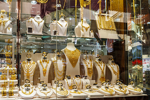 Gold slips in Dubai as Hormuz tensions and inflation fears build.