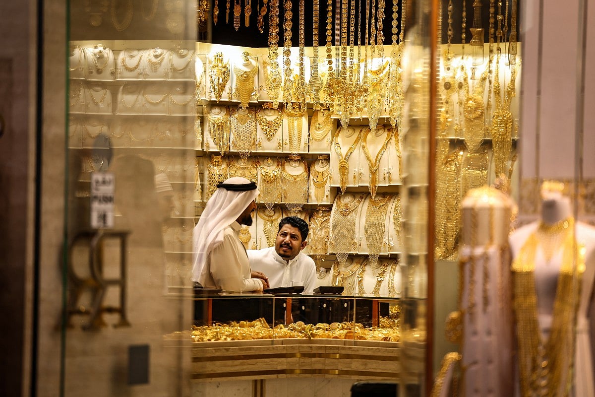 Gold Prices Remain Below Record Highs