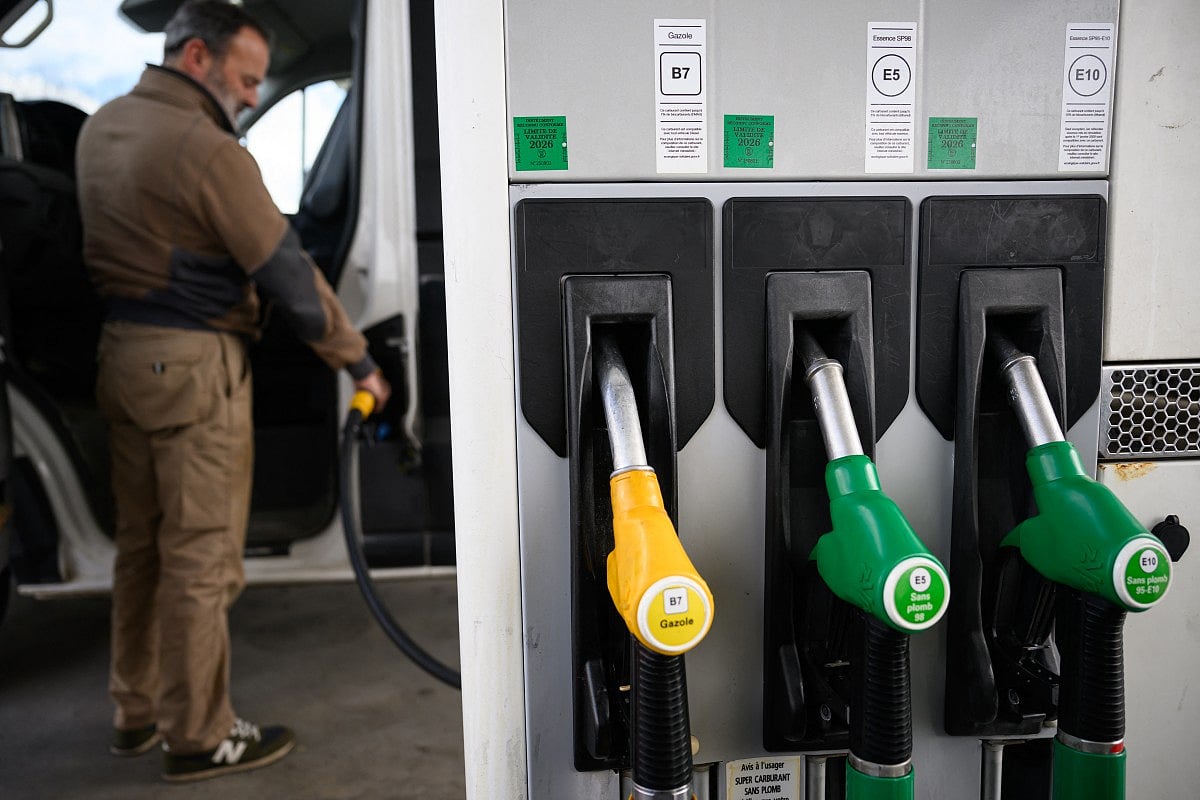 Global oil prices extended their decline on Thursday morning as easing geopolitical tensions continued to ease concerns.