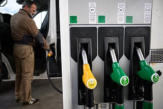 Global oil prices extended their decline on Thursday morning as easing geopolitical tensions continued to ease concerns.