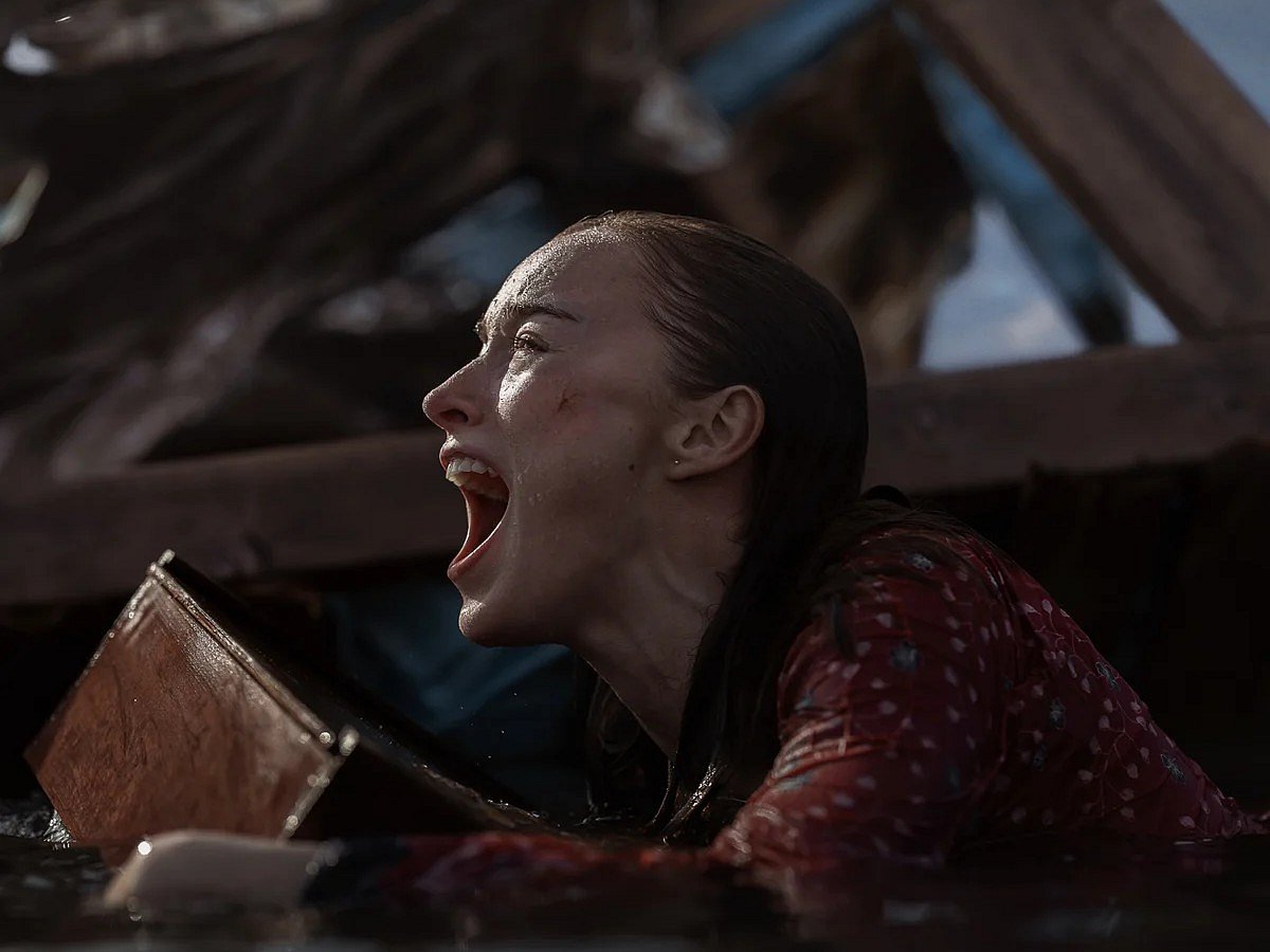 Phoebe Dynevor in Thrash