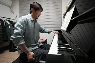 South Korean pianist Lee Hun demonstrates how to play the piano after an interview in Seoul, South Korea, Wednesday, April 8, 2026. (AP Photo/Lee Jin-man)