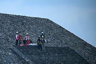 Forensic experts and members of the Red Cross transport a body on the Pyramid of the Moon at the Teotihuacan archaeological zone following a shooting in Teotihuacan, State of Mexico, on April 20, 2026.