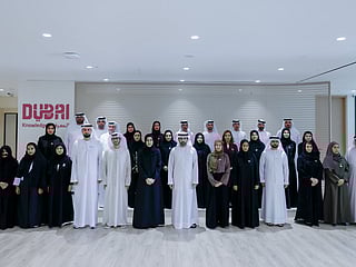 Sheikh Hamdan visits KHDA, commends education community