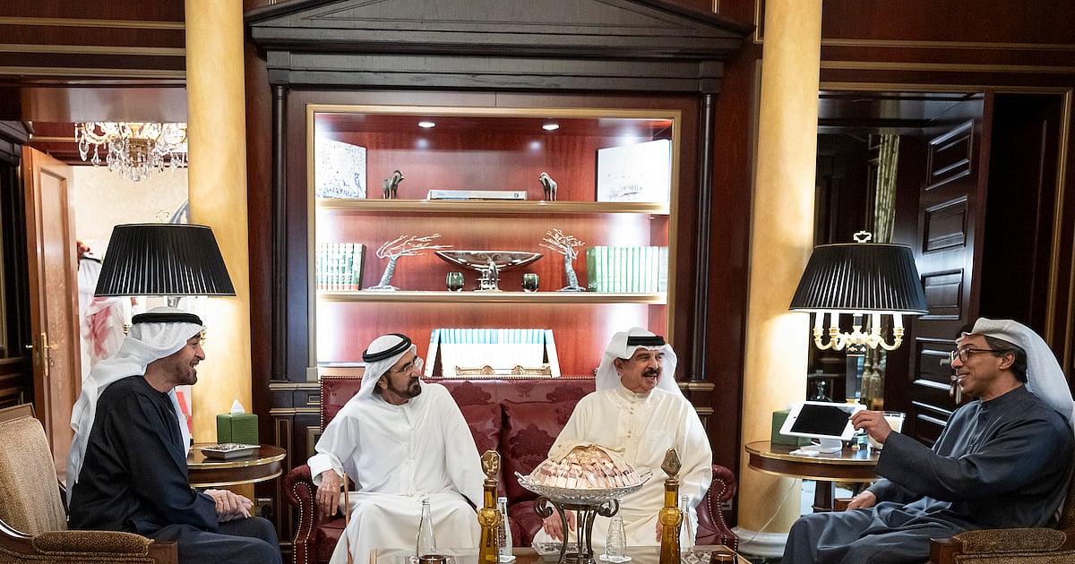 UAE President meets King of Bahrain in the presence of Sheikh Mohammed, Sheikh Mansour