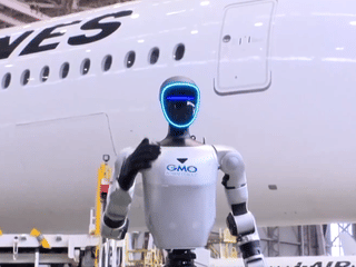 Watch: Japan Airlines brings robots to airport work