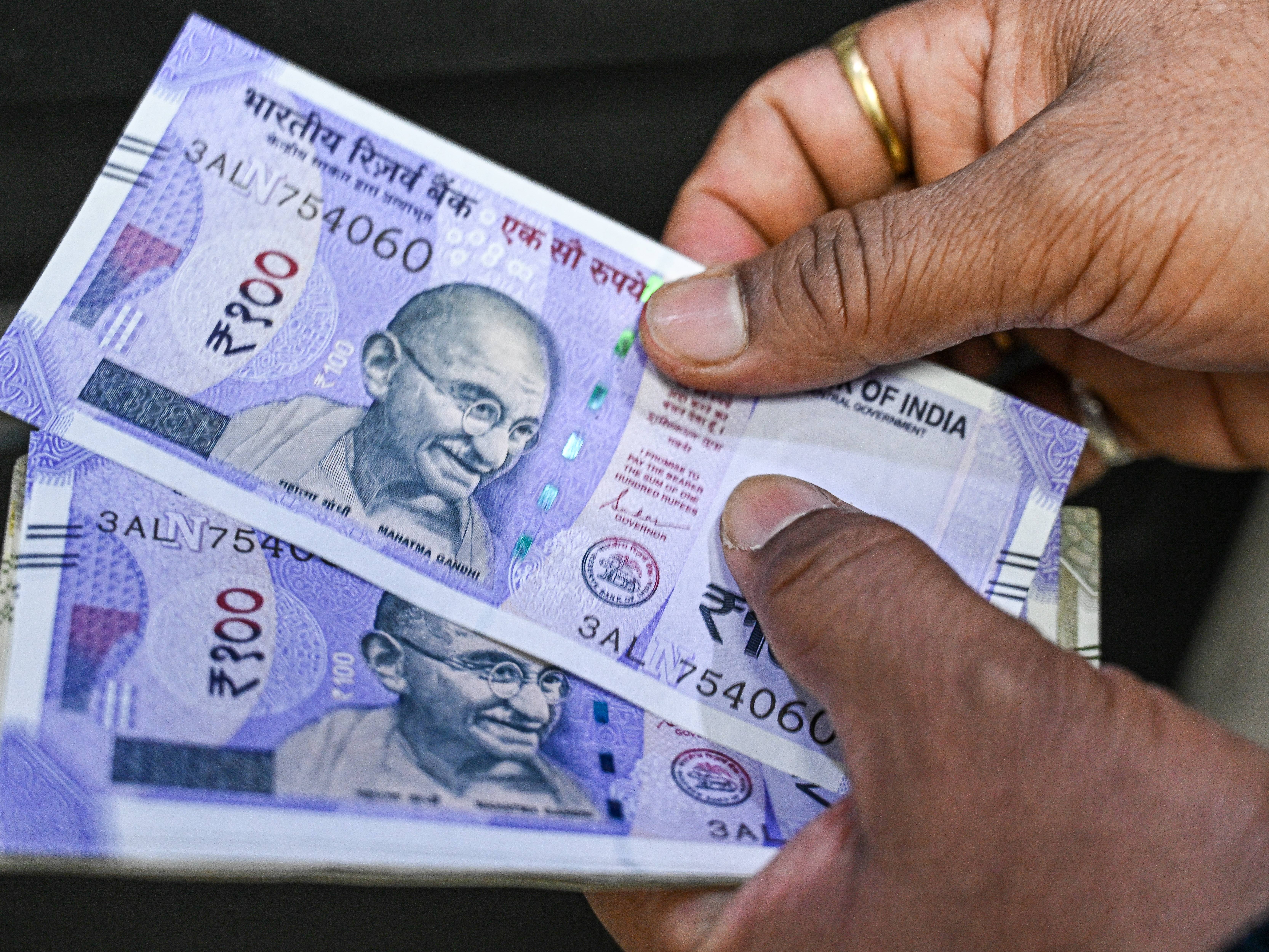 Rupee hits record low, UAE remitters get nearly Rs26 for Dh1