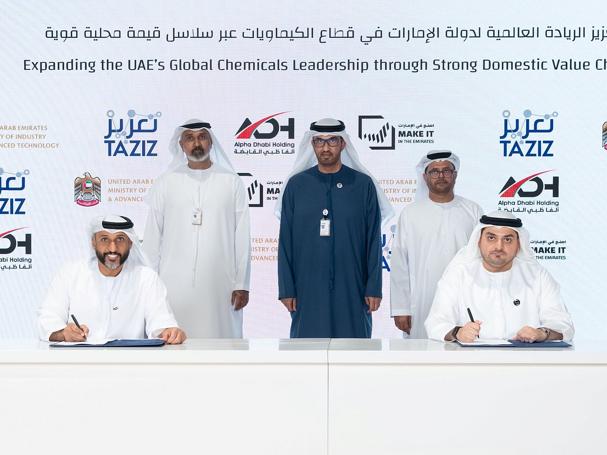L-R - Eng. Hamad Al Ameri, Syed Basar Shueb, HE Dr. Sultan Ahmed Al Jaber, HE Mohamed Ghannam Alrumaithi, Mashal Saoud Al-Kindi.jpg