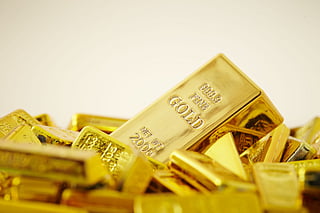 Gold prices rise amid volatile trading ahead of US data