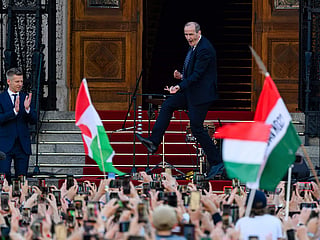 Hungary dancing minister rocks PM inauguration