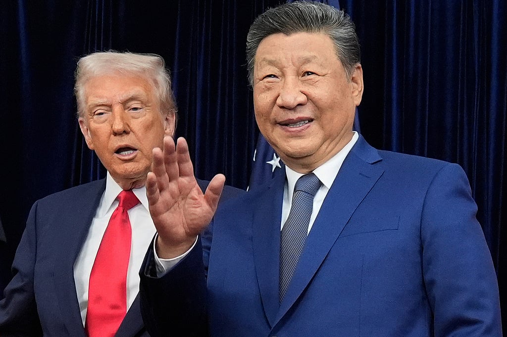 Chinese President Xi Jinping, right, waves, with President Donald Trump, ahead of their summit talk at Gimhae International Airport in Busan, South Korea. File photo taken on Oct. 30, 2025. (AP Photo/Mark Schiefelbein, File)
