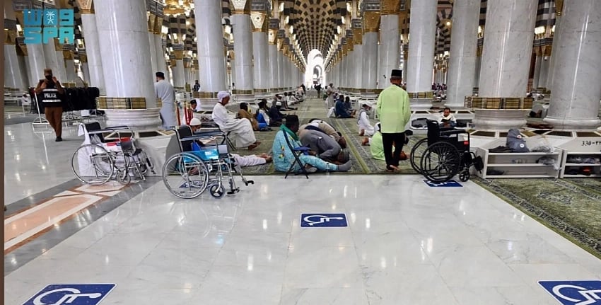 The services include electric and manual wheelchairs, dedicated transport carts at specially designated routes to help pilgrims move around the mosque and its courtyards more easily.