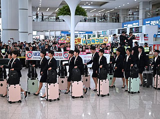39 North Korean players and staff were greeted by supporters holding welcome signs upon arrival at the airport. 