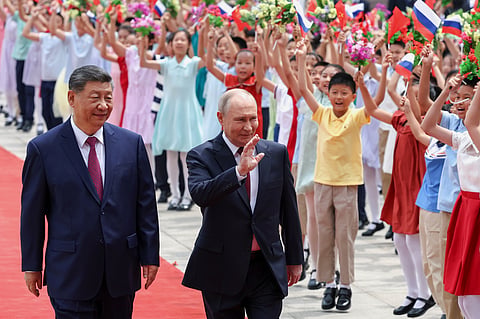 Xi greets Putin at Great Hall of the People in Beijing