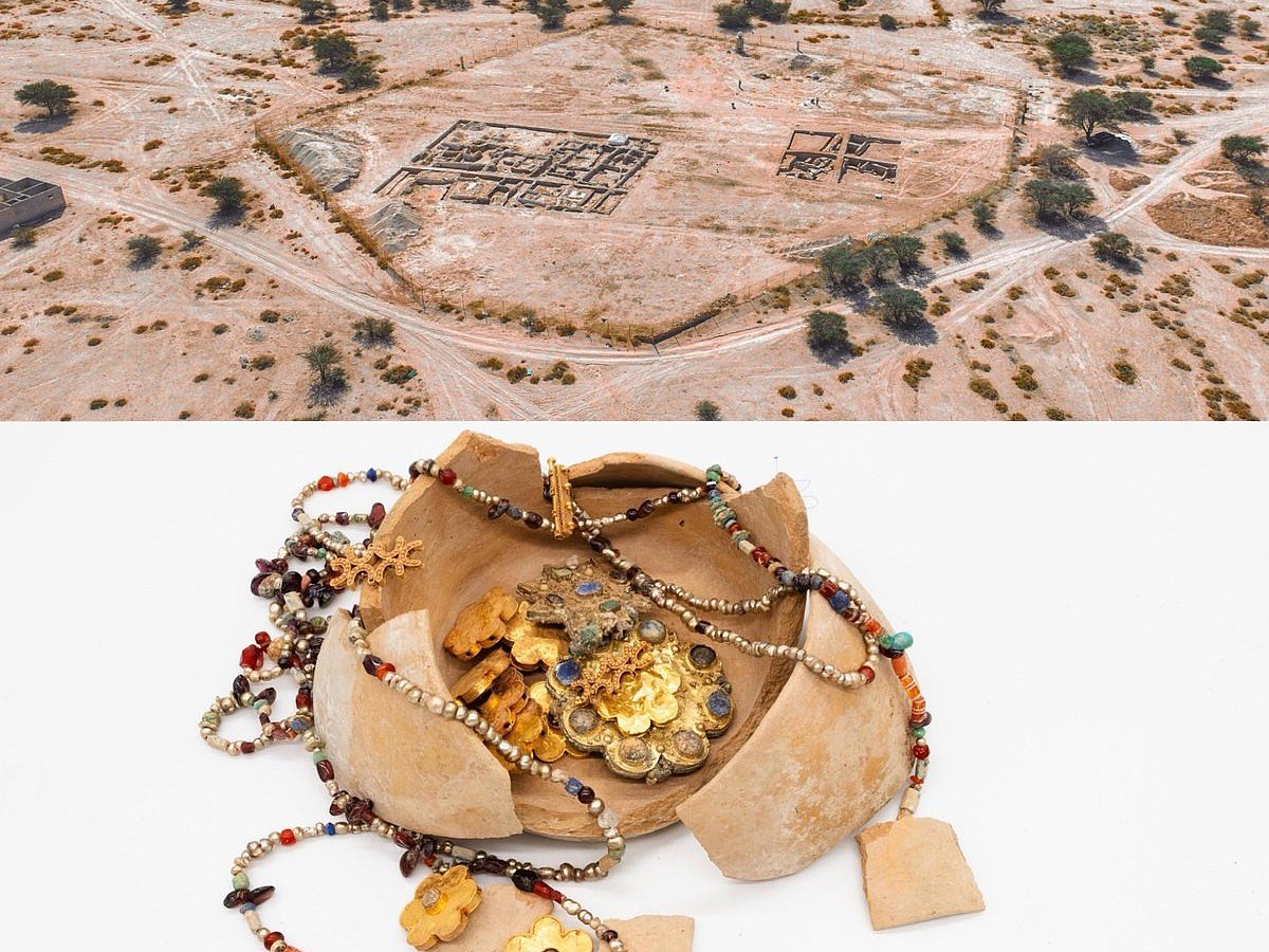A collection of 100 gold pieces dating back to Abbasid-era found at the Dariyah archaeological site in Saudi Arabia’s Qassim region.