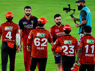 Kohli-Travis head-handshake snub 