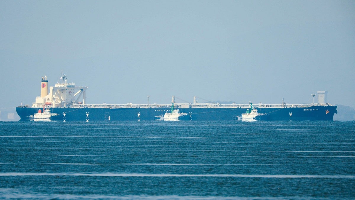 Oil hovers near $80 as US-Iran deal hopes offset lingering Hormuz supply risks
