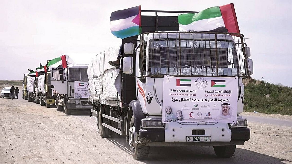 Four convoys carrying food and 540 tonnes of Eid clothing reach Gaza before Eid.