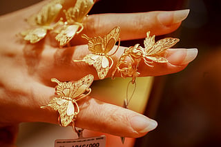 Dubai gold prices climb again after a volatile July