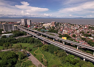 Construction continues on the 66.74-kilometer South Luzon Expressway Toll Road 4 (SLEX TR4), a major infrastructure project that will extend the SLEX network from Sto. Tomas, Batangas, to Lucena City, Quezon Province.