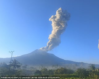 An eruption of Mount Lewotobi Laki-laki occurred on Friday, June 05, 2026. The observed ash column was 2,500 m above the peak. 