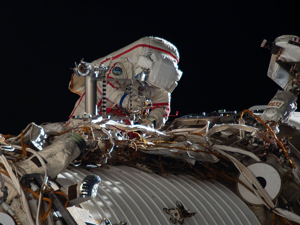 ISS crew briefly shelters in Dragon capsule as Russian team checks leak repairs