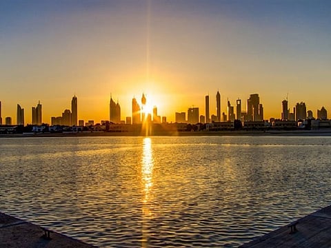 Coastal and island areas are expected to record temperatures between 36°C and 42°C, while mountain regions will see highs ranging from 33°C to 38°C.