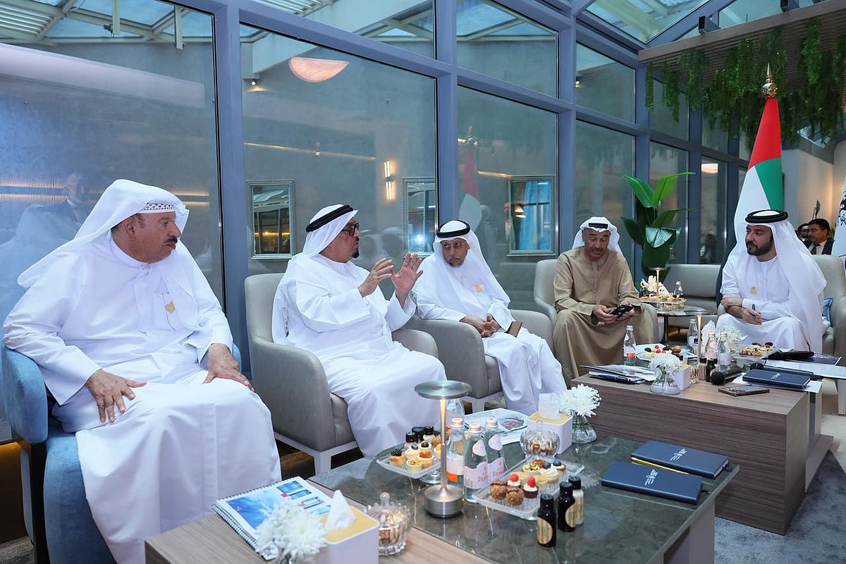 Dhahi Khalfan leads AI healthcare meeting at Dubai hospital
