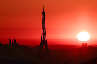 Record-breaking heatwave shuts landmarks and schools as Europe swelters