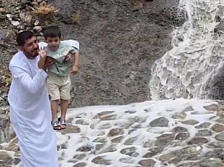 Light to moderate showers were reported along the Khorfakkan Road and areas near Sheikh Khalifa Road leading to Fujairah