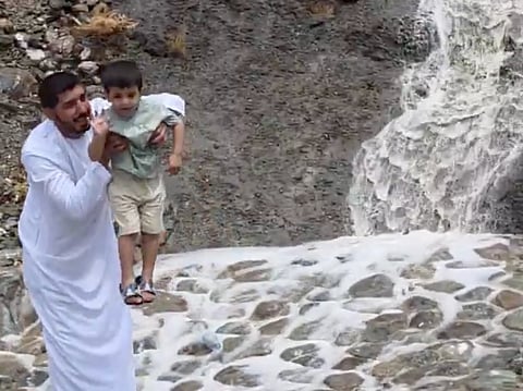 Light to moderate showers were reported along the Khorfakkan Road and areas near Sheikh Khalifa Road leading to Fujairah