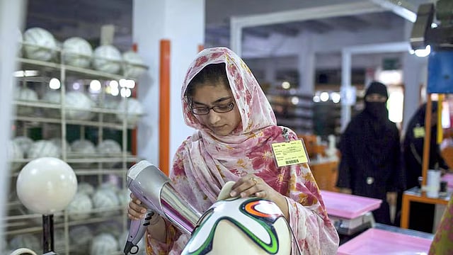 Behind the scenes of the production of the ball in 2014