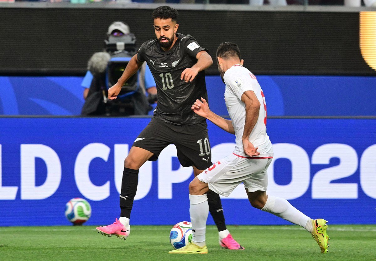 New Zealand's forward #10 Sarpreet Singh and Iran's defender #05 Milad Mohammadi fight for the ball during the 2026 World Cup Group G football match between Iran and New Zealand at Los Angeles Stadium in Inglewood on June 15, 2026.