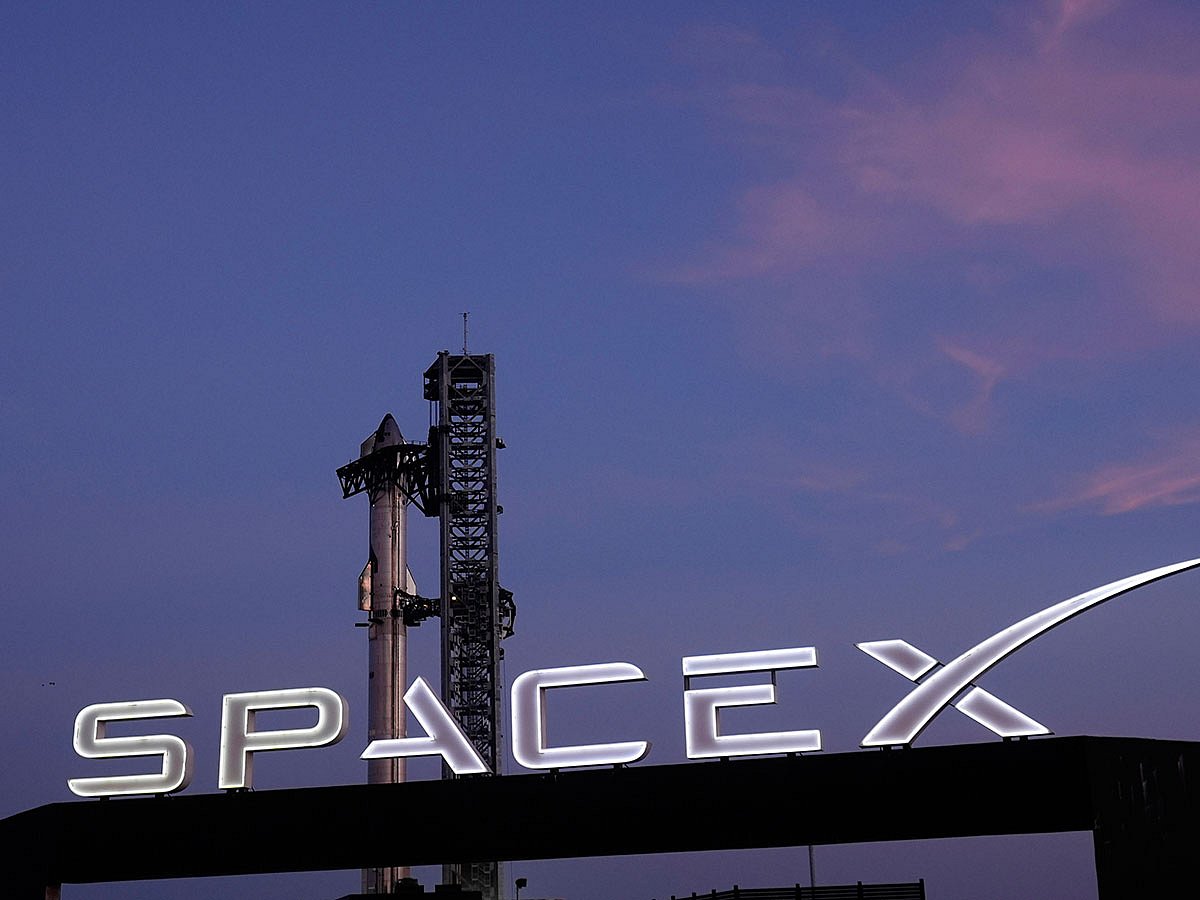 After a record IPO followed by a sky-bound trio of sessions, shares of SpaceX started to come back down to earth on Thursday.