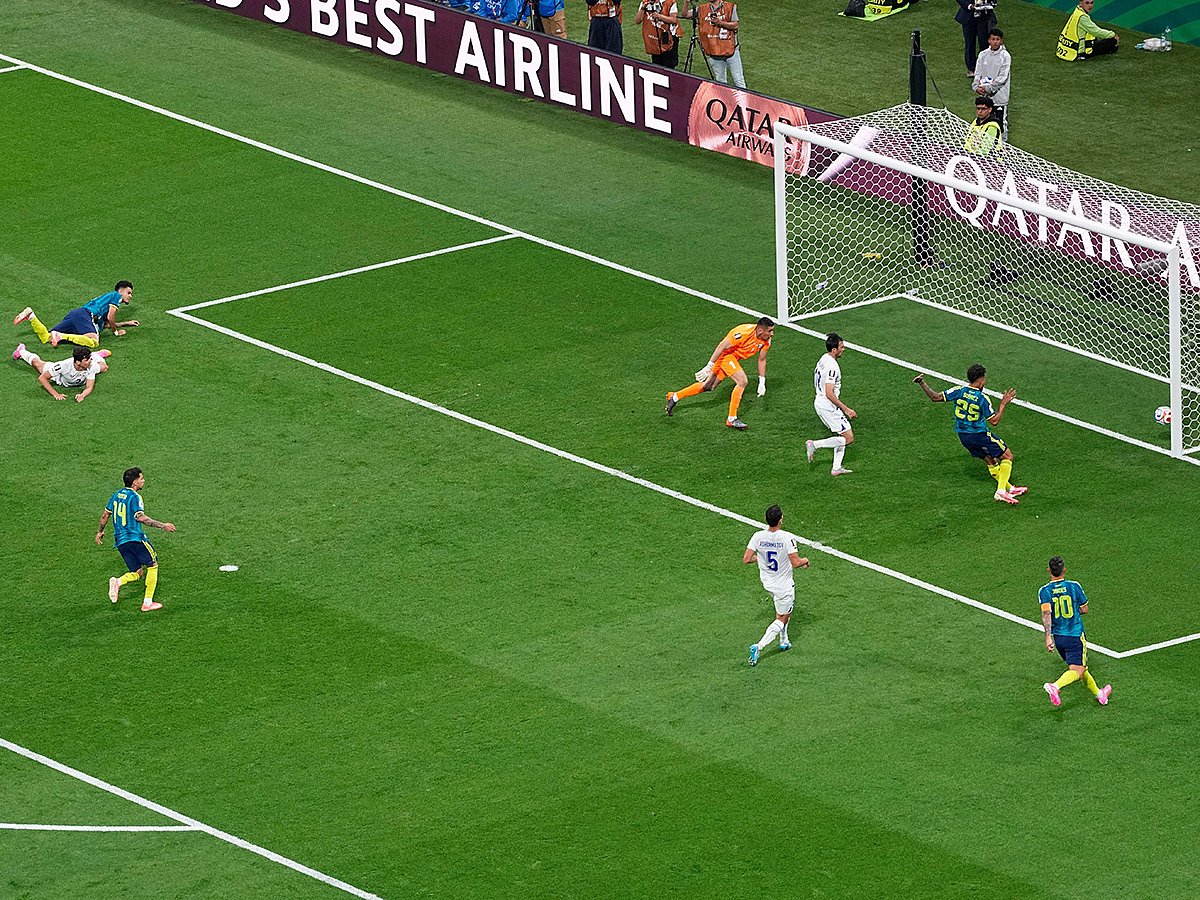 Colombia's Luis Diaz (7), left, scores his side's second goal during the World Cup Group K soccer match against Uzbekistan in Mexico City, Wednesday, June 17, 2026.