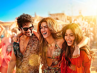  Shahid Kapoor, Kriti Sanon and  Rashmika Mandanna in a still from Cocktail 2