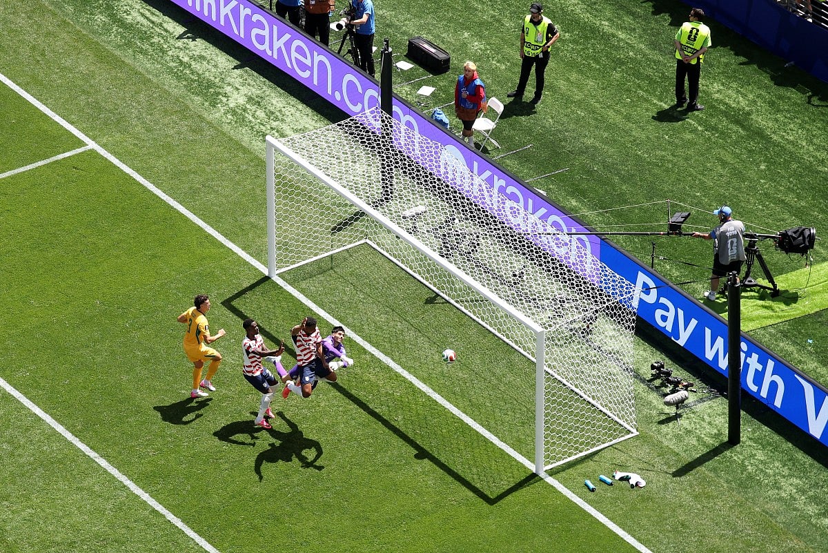 Alex Freeman #16 of the United States heads to score the team's second goal during the FIFA World Cup 2026 Group D match between USA and Australia at Seattle Stadium on June 19, 2026 in Seattle, Washington.
