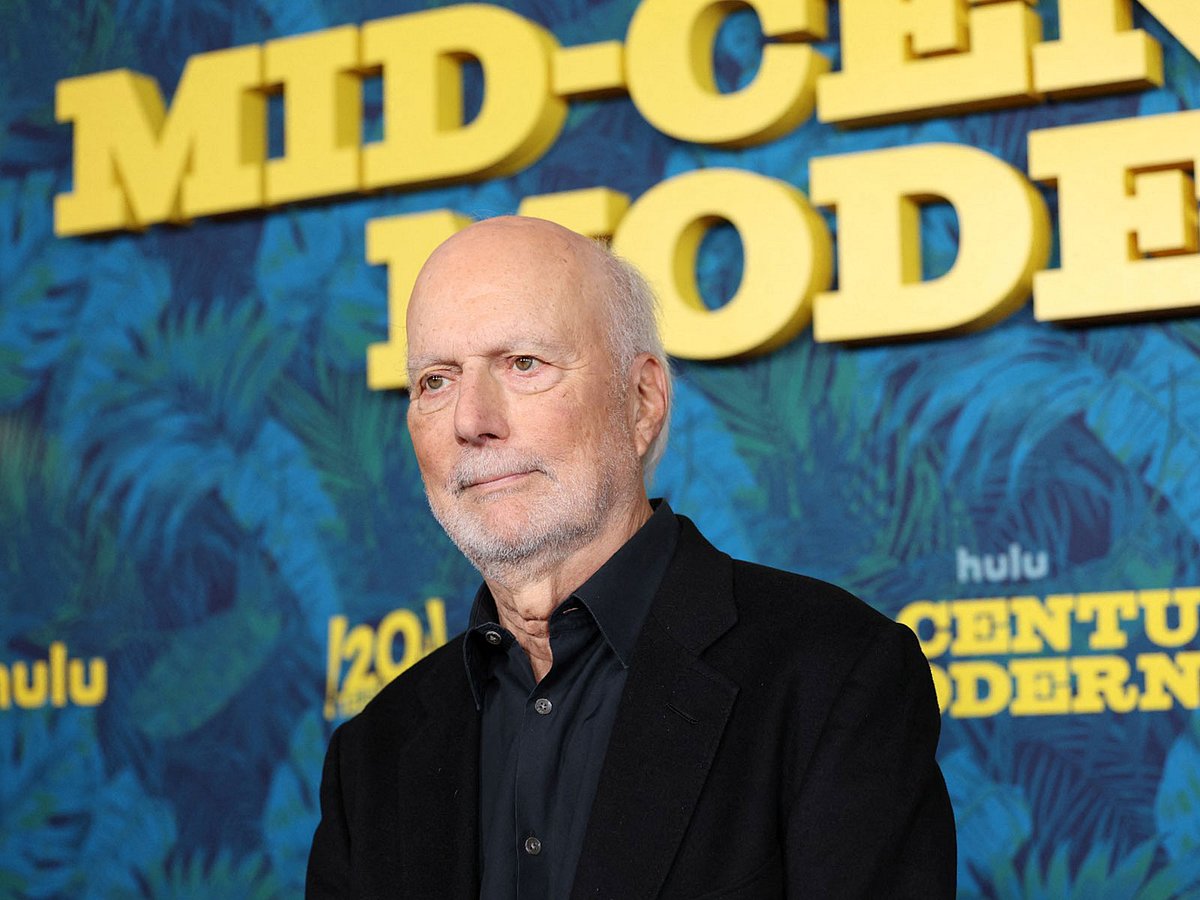 Burrows won 11 Emmy awards for excellence in television and helmed more than 1,000 episodes of hit programs.