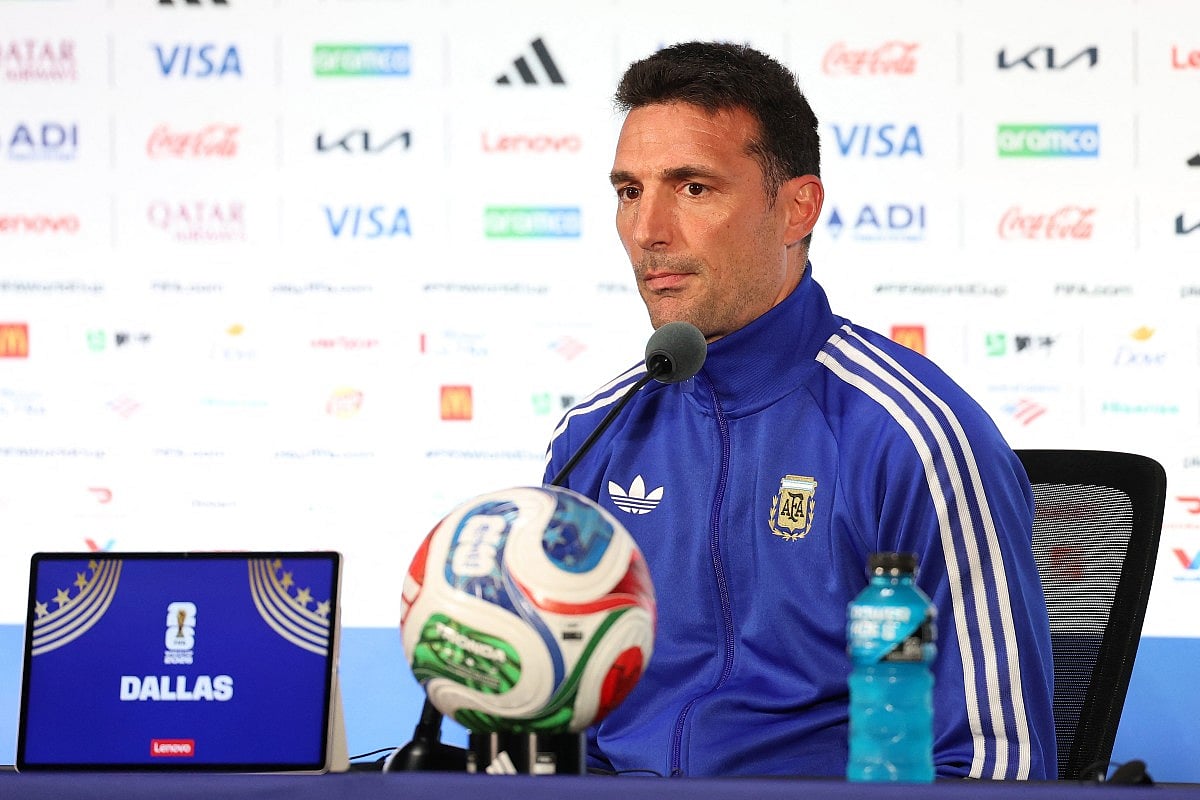 Head coach Lionel Scaloni of Argentina speaks to the media during the press conference ahead of the FIFA World Cup 2026 Group J match between Argentina and Austria at Dallas Stadium on June 21, 2026 in Arlington, Texas.