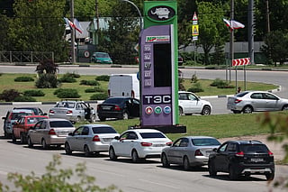Cars line up at a petrol station in Simferopol, Crimea, last week. 