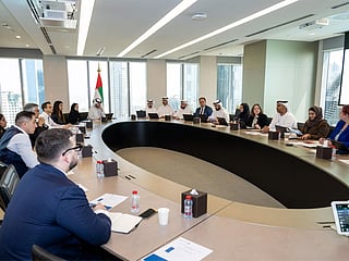 Officials and taxpayers discuss tax services, digital systems and compliance measures.